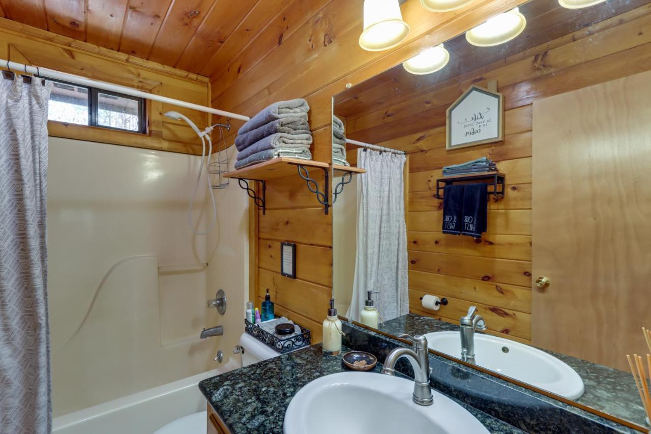 Blue Ridge Cozy Cabin In The Woods With Hot Tub! Exteriér fotografie