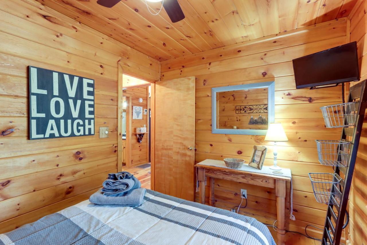 Blue Ridge Cozy Cabin In The Woods With Hot Tub! Exteriér fotografie
